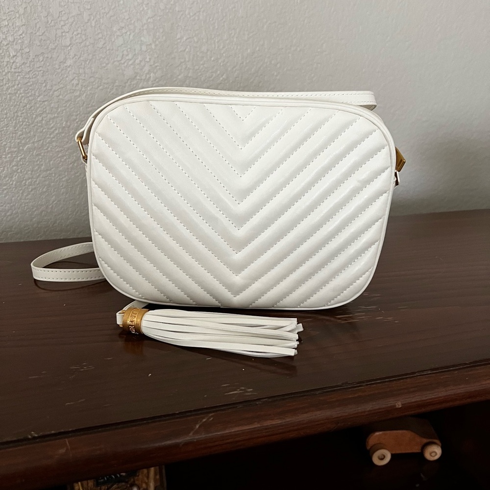 White PLU Crossbody. Used only two times, like new. Really cute for a day out!